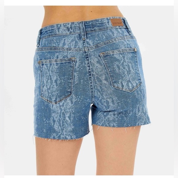 Judy Blue Denim Snake Print Cutoff Shorts - Picture 2 of 5